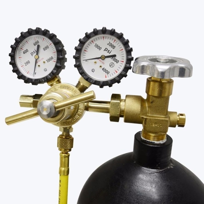 Hvac nitrogen tank and regulator